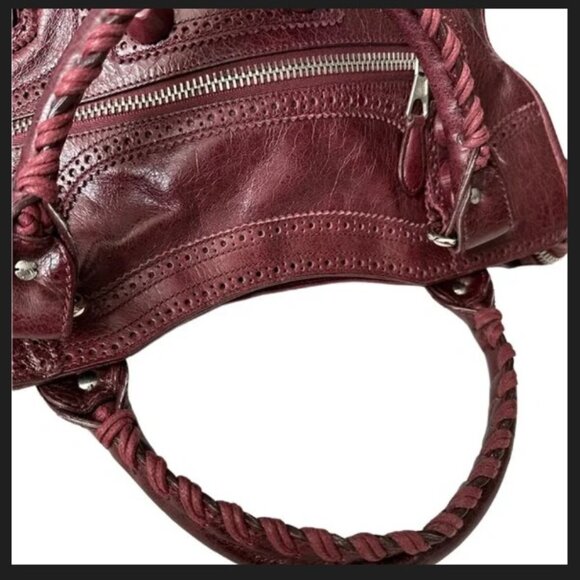 Balenciaga City distressed leather shoulder bag - Picture 12 of 16